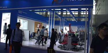 如何確保展覽展示設計搭建時間內效率完成？